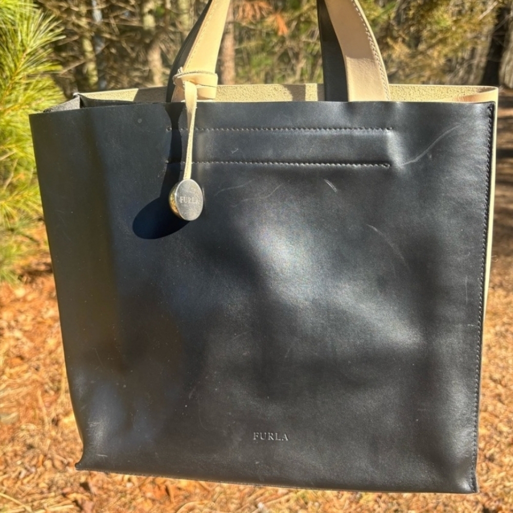 611. Furla Handbag